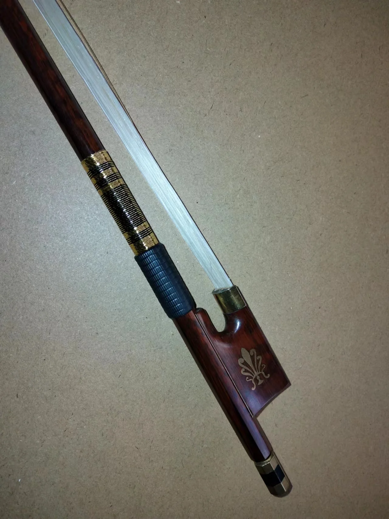 

1 шт. лук для скрипки 4/4 змеиная лягушка и змея деревянная круглая палочка медный чистый лошадиный волос