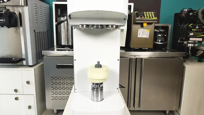 Новейшая машина для запечатывания банок с газировкой 2023 автоматическая