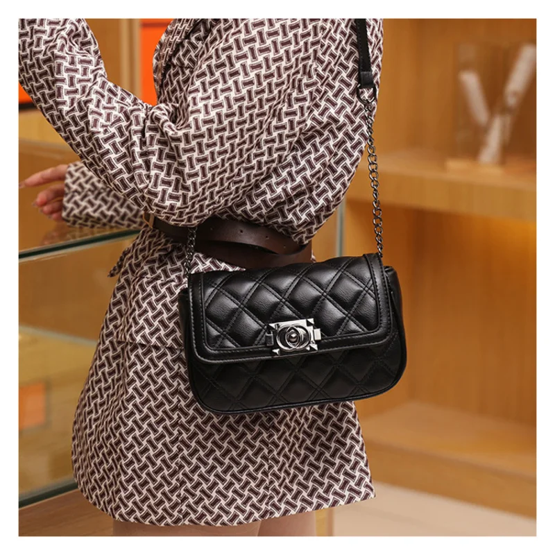 

Women Crossbody Bag Color Contrast Adjustable Shoulder Straps Small Square Bag Fashion Embroidery Line Chain Single Shoulder Bag