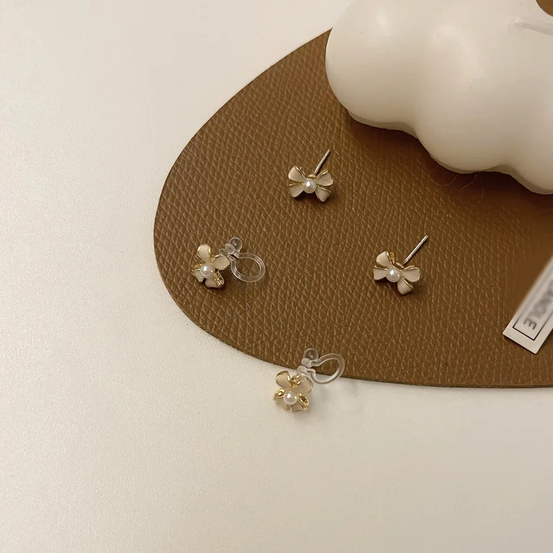 

Корейские темпераментные компактные металлические серьги-клипсы с имитацией жемчуга и мини-бантом, модные милые женские серьги для девоче...