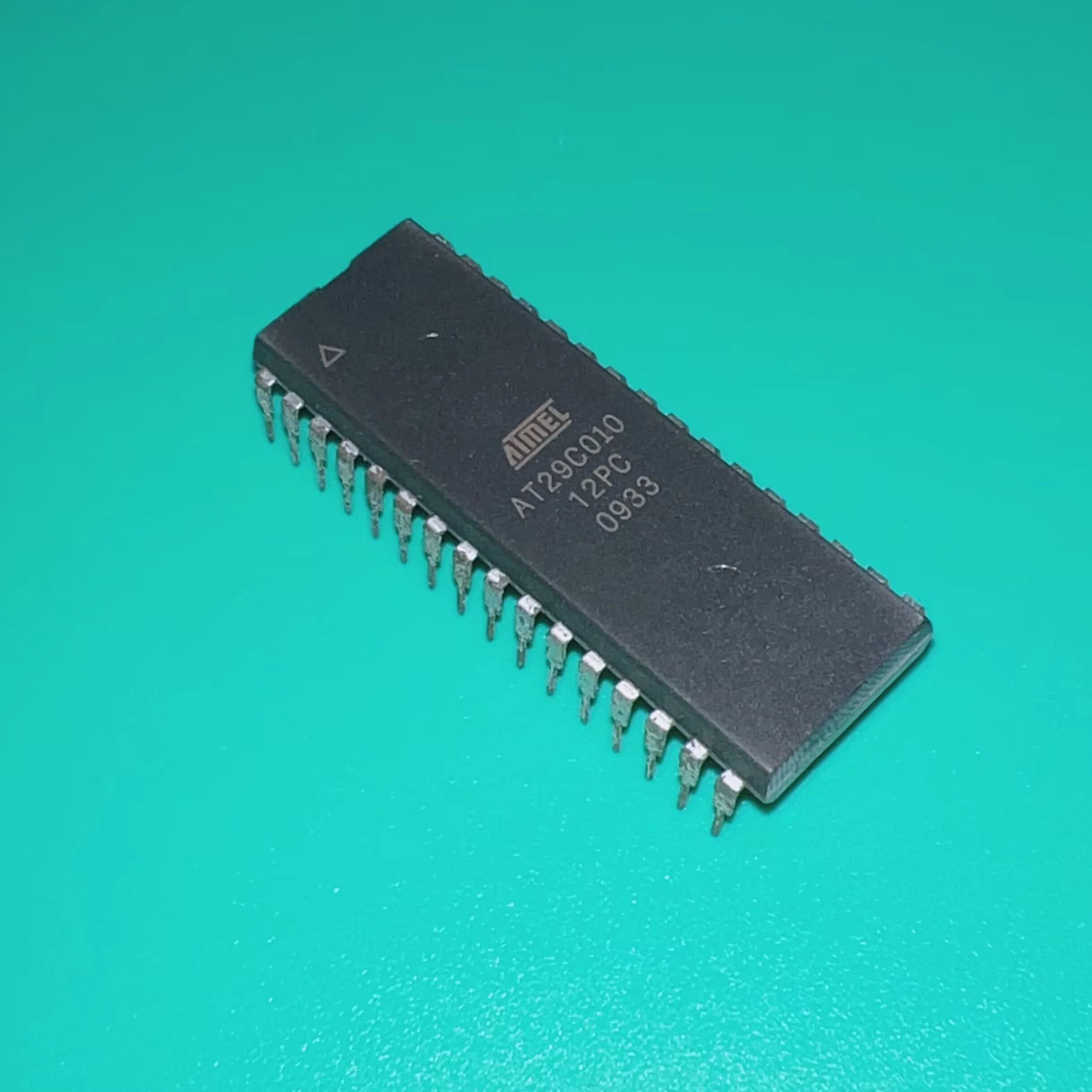 AT29C010-12PC DIP32 AT29C010 12PC 1 Megabit 128K x 8 5-volt Only CMOS Flash Memory AT29C01012PC AT29C010-12P C AT29C 010-12PC