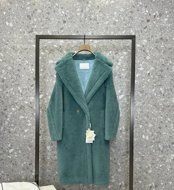 Женское зимнее пальто с плюшевым мишкой