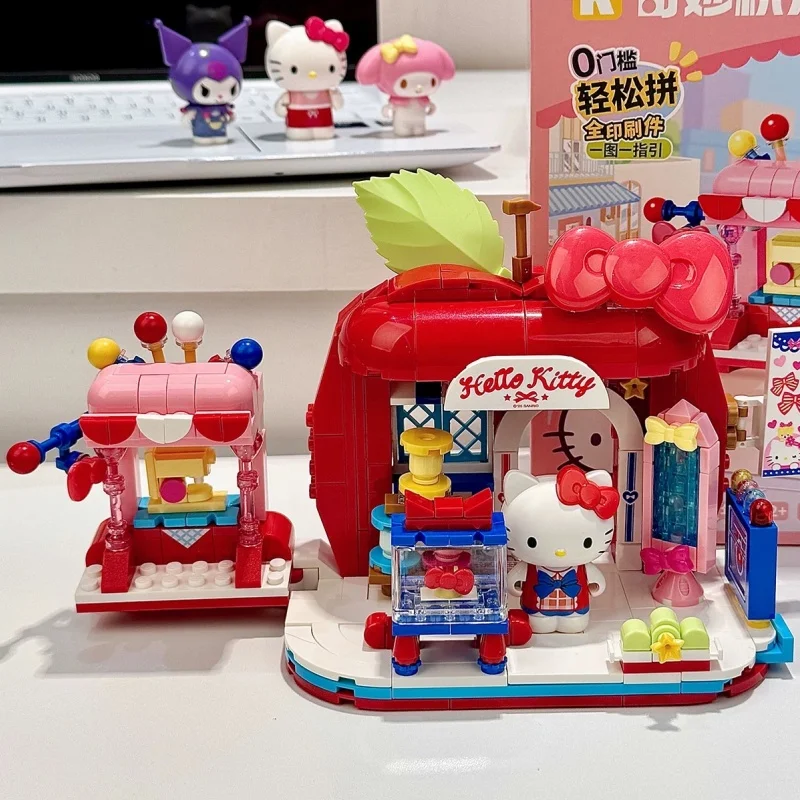 Фото Конструктор Keeppley Sanrio Family Series: Модели уличных сцен для сборки (Куроми, Синаморолл, Хелло Китти) – Игрушки-украшения, подарки для детей №2