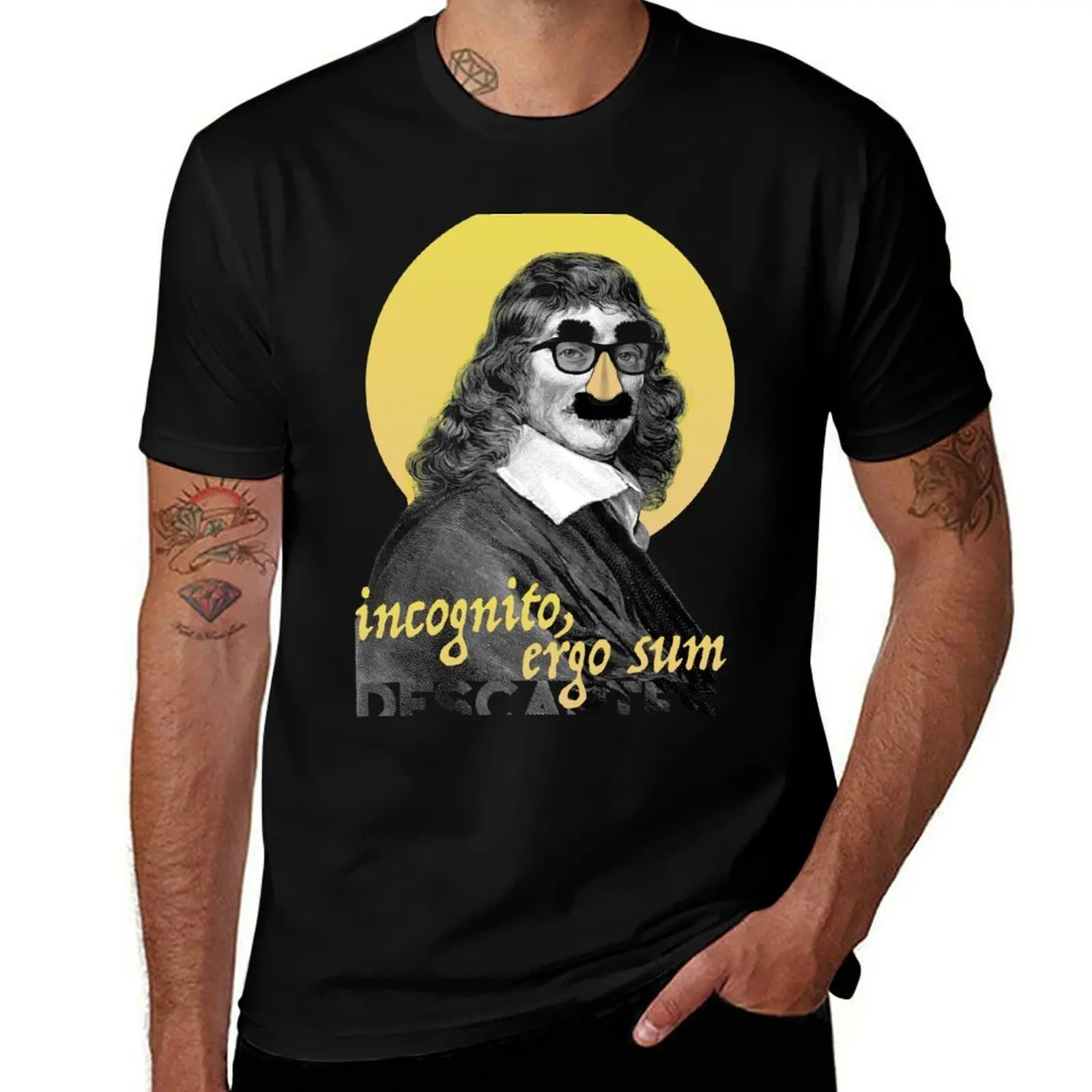Фото Incognito, Ergo Sum - Descartes (Версия 2) Футболка повседневная универсальная с коротким рукавом №1
