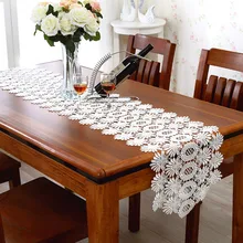 Orgulho rosa branco laço mesa runner pano moda oco para fora do laço placemat mesa bandeira decoração de casamento (1)