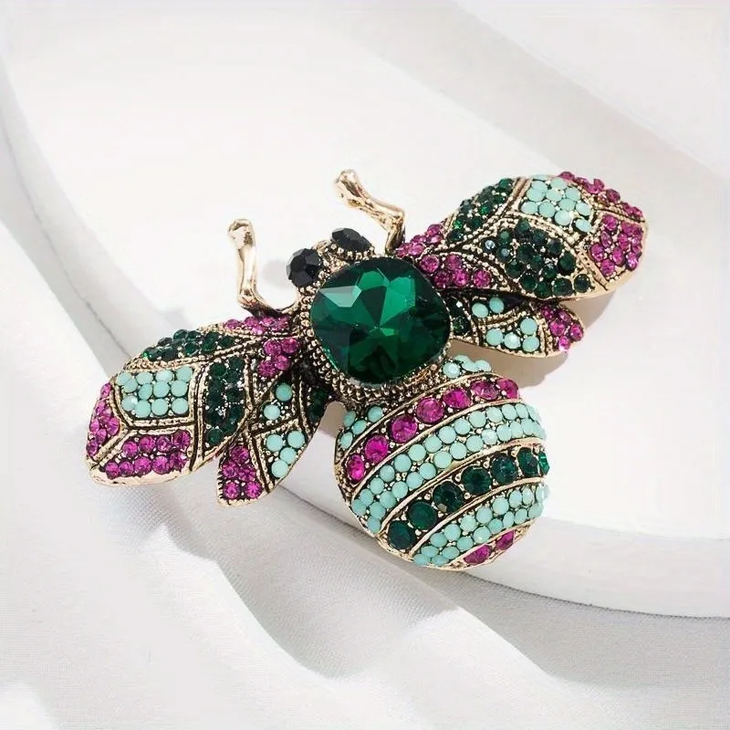Брошь в виде пчелы с кристаллами
