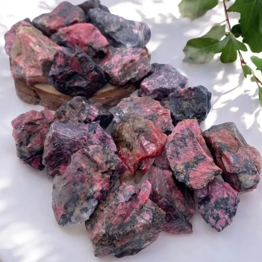 

Родонит Необработанный кристалл