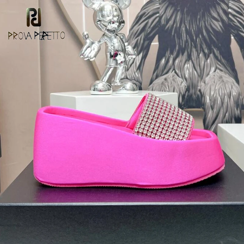 

Тапки женские атласные на толстой подошве, со стразами