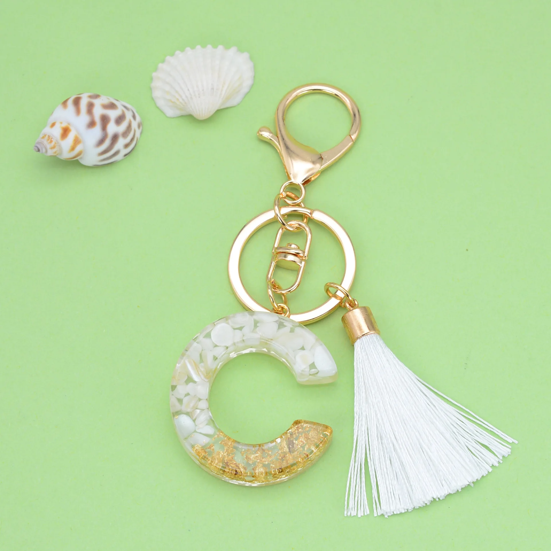 Fashion New White Tassel A-Z 26 Letters Resin Keychain Key Ring For Girls Handbag Exquisite Ornaments Car Keys Ring Amulet