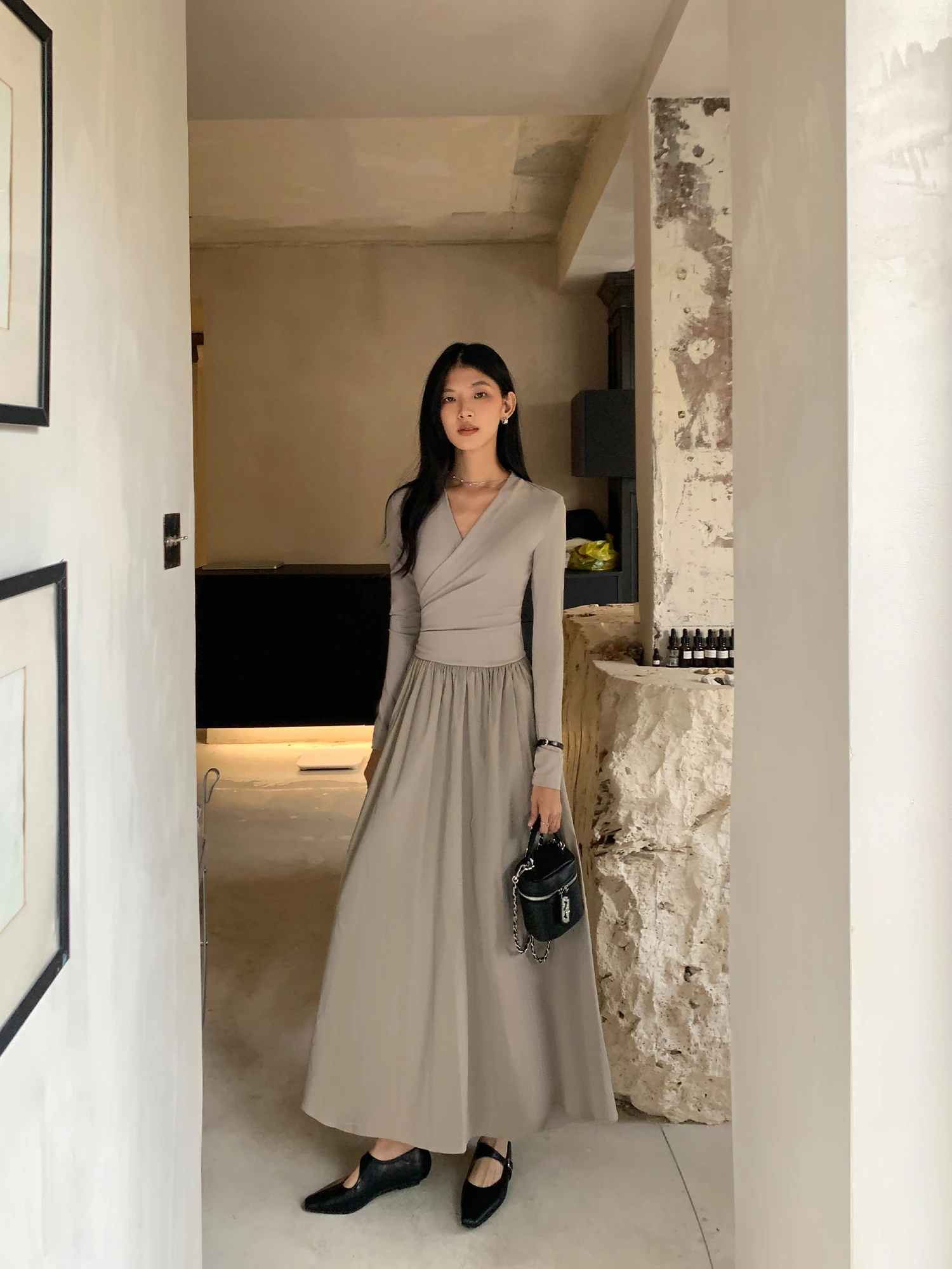 Mulvan трикотажное платье трапециевидной формы с длинными рукавами и v-образным