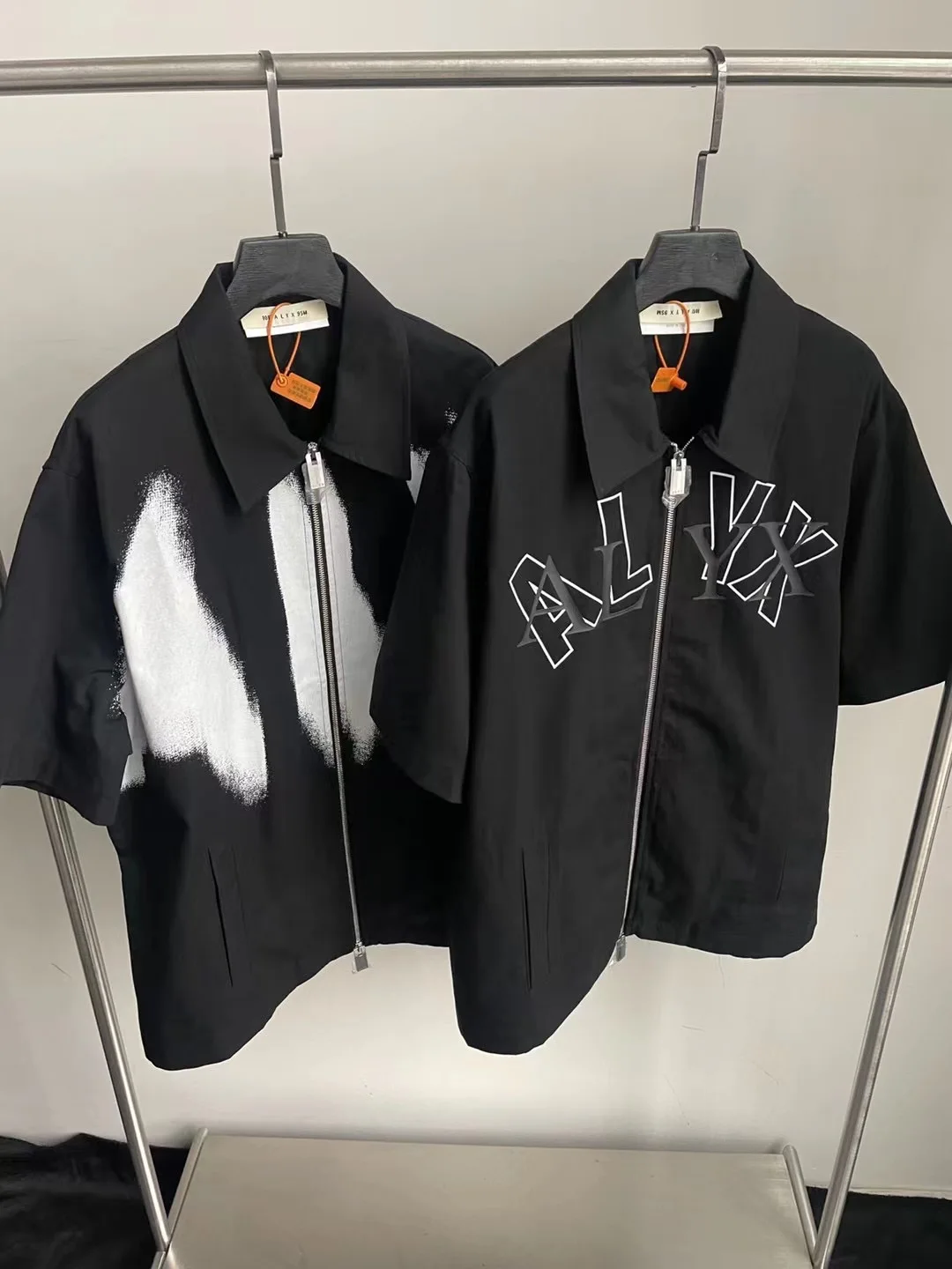 Oversized Summer 1017 ALYX 9SM Graffiti Inkjet Logo Lapel Zipper T-Shirts Men Women 1:1 Top Quality Tee Functional Black Shirt