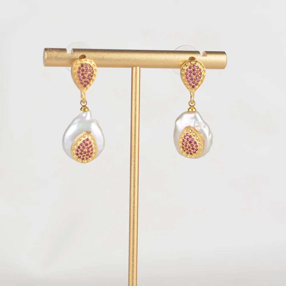 

Женские серьги-гвоздики с фианитами