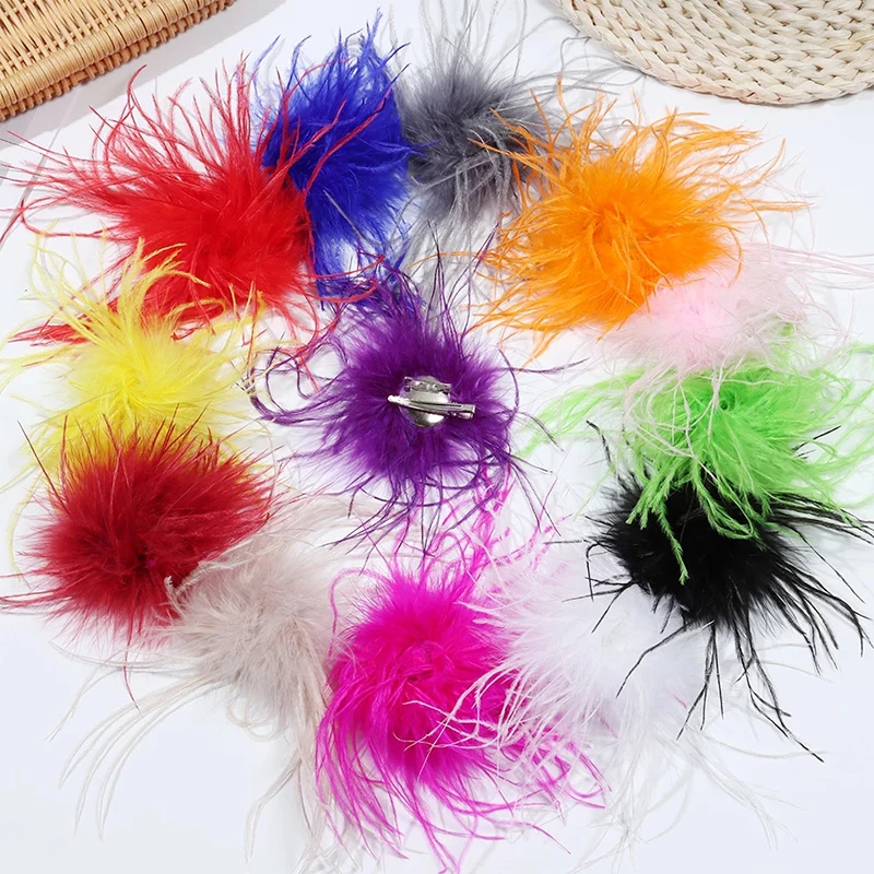 

Colorful Ostrich Feather Brooch Women Fashion Natural Feather Coat Brooches Lapel Pins Scarf Clip DIY Exquisite Jewelry Headwear