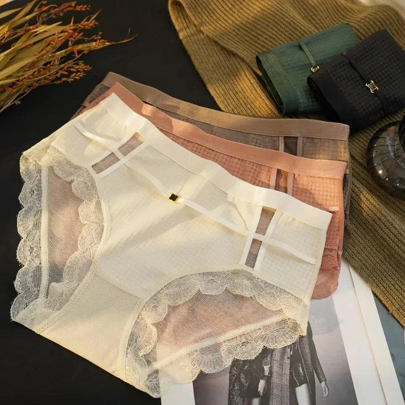 

Fall/Winter 2023 New Ins Trend Comfortable Personality Velvet Metal Buckle Cross Sheer Sexy Lace Panels Women's Mid-rise Briefs