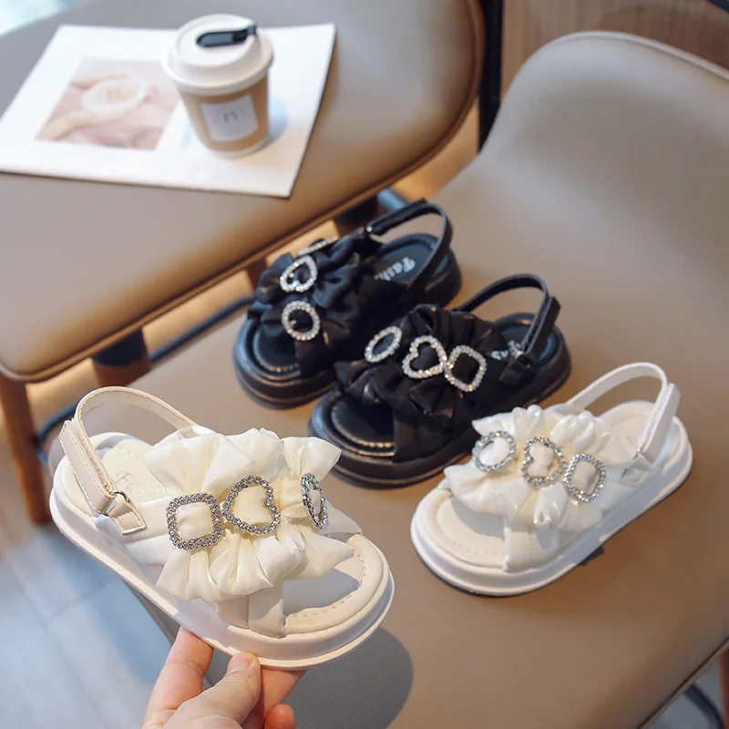 

Новинка лета 2023, сандалии для девочек, обувь принцессы для девочек, модная детская повседневная Нескользящая пляжная обувь в Корейском стиле с мягкой подошвой