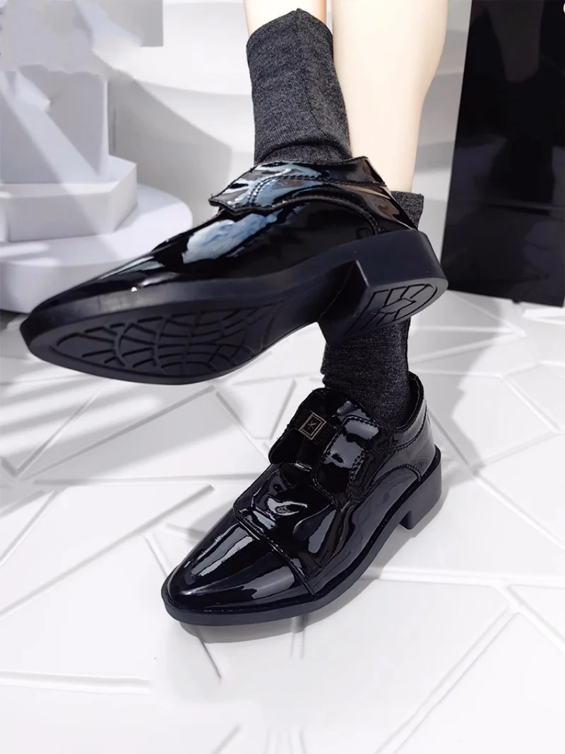 Лакированные полиуретановые туфли для кукол DK75