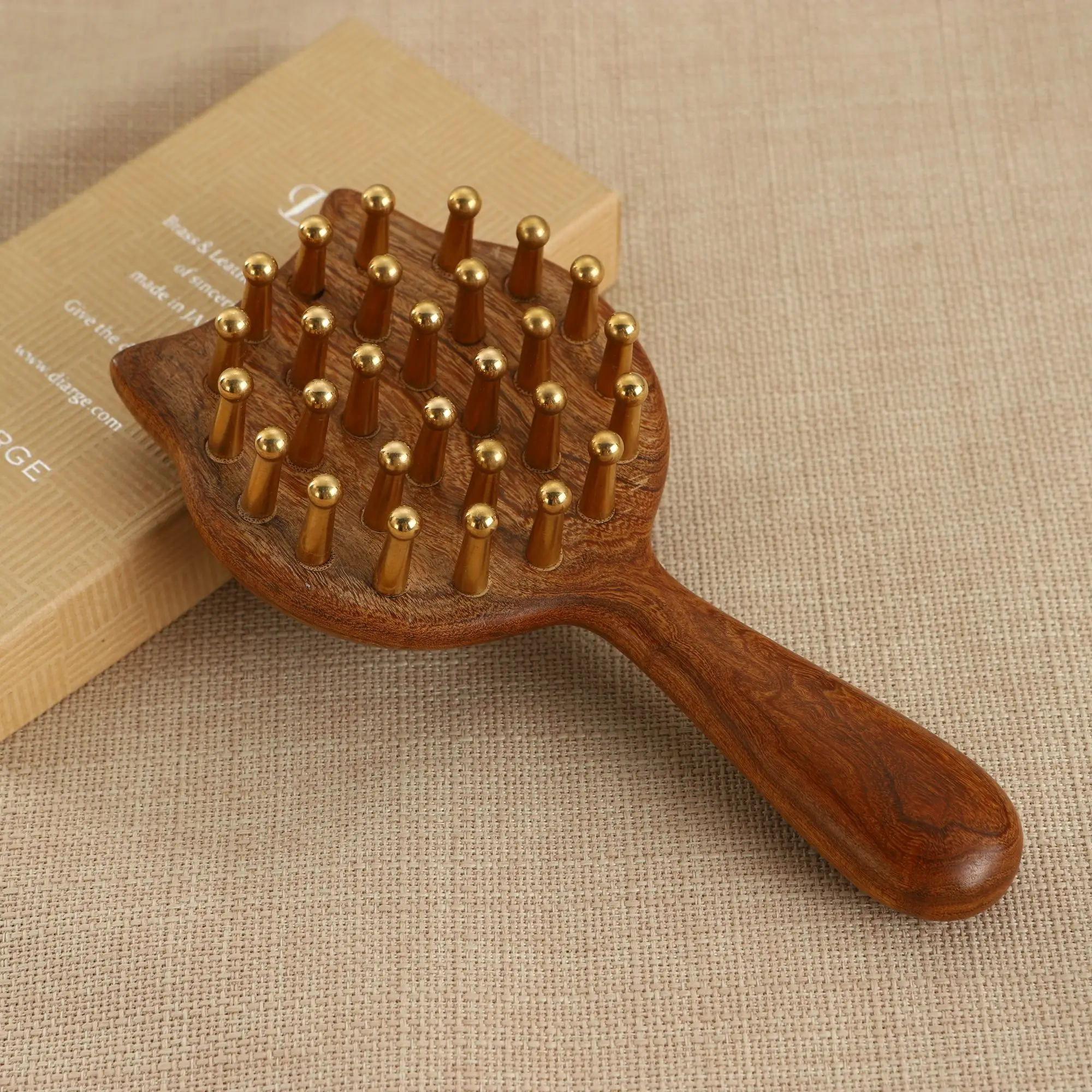 Расческа для волос из сандалового дерева кошек антистатическая изысканная