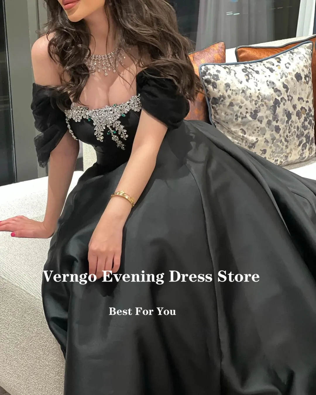 

Черные бархатные атласные вечерние платья Verngo с открытыми плечами, длинные блестящие арабские женские платья для выпускного вечера с кристаллами