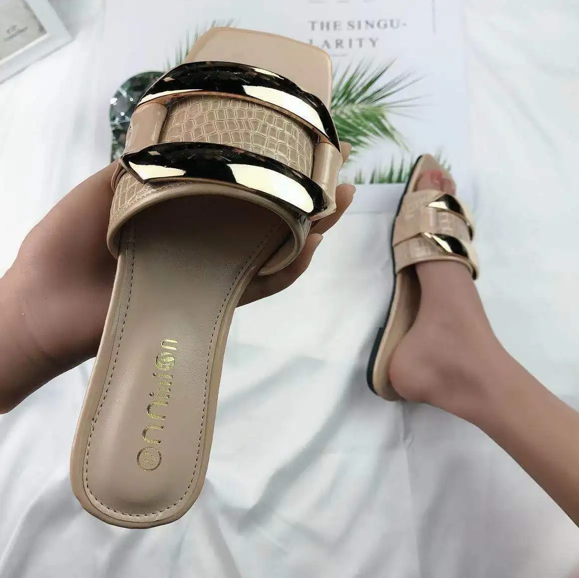 Women's Slippers New Metal Decorative Toe Sandals In Summer Women Wear Square Head Flat Bottomed Beach Sandals