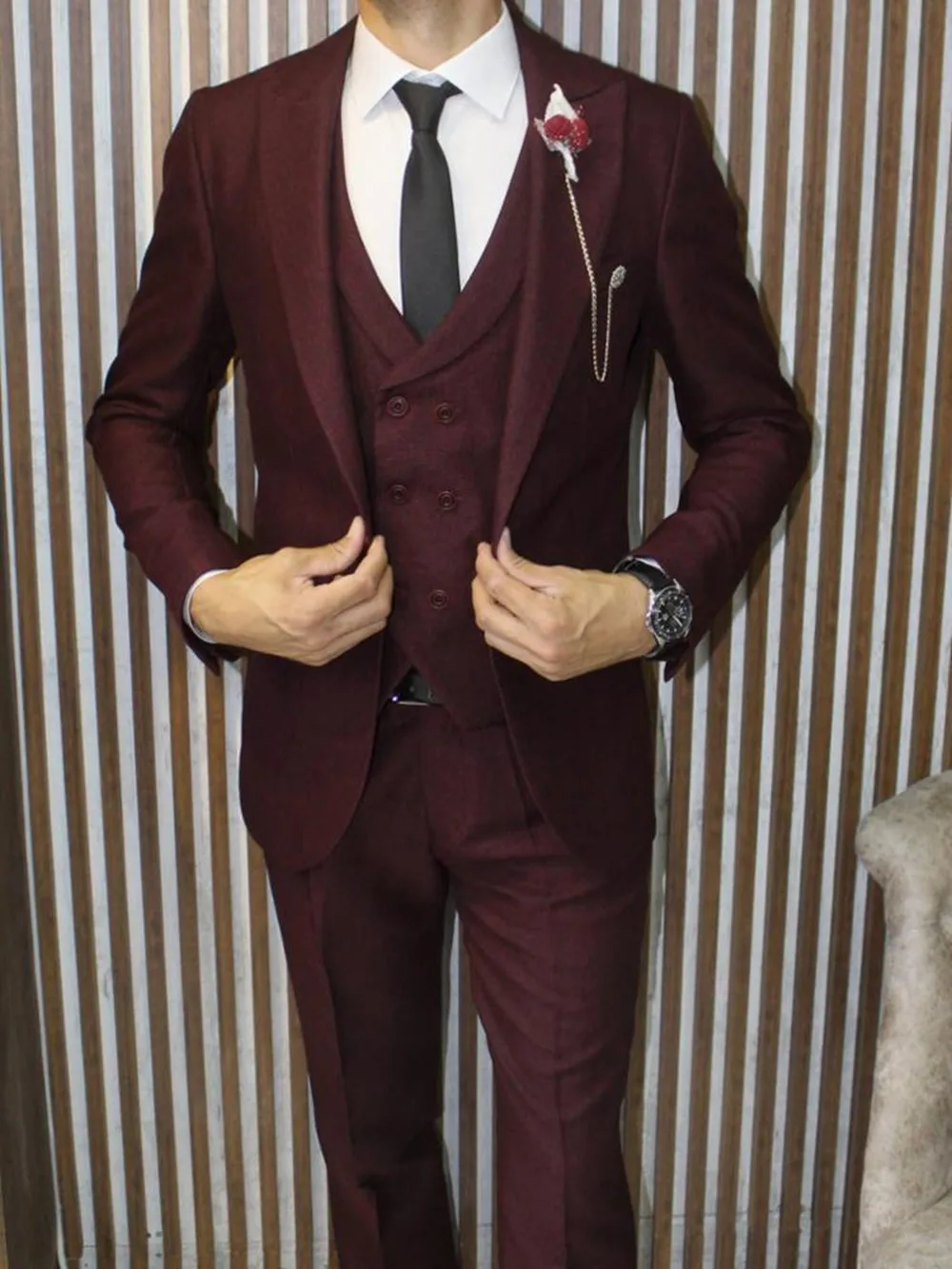 

Красивые мужские смокинги цвета Бургунди на одной пуговице с пиковым отворотом для жениха Мужские костюмы для свадьбы/выпускного вечера/уж...