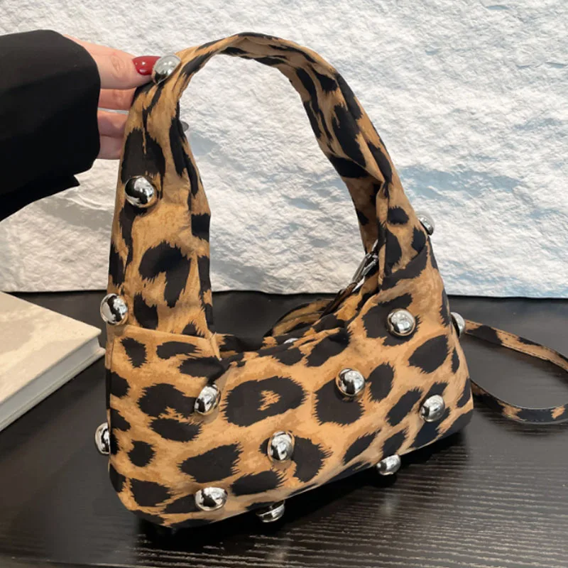 Новая женская сумка с леопардовым принтом модная через плечо заклепками женские
