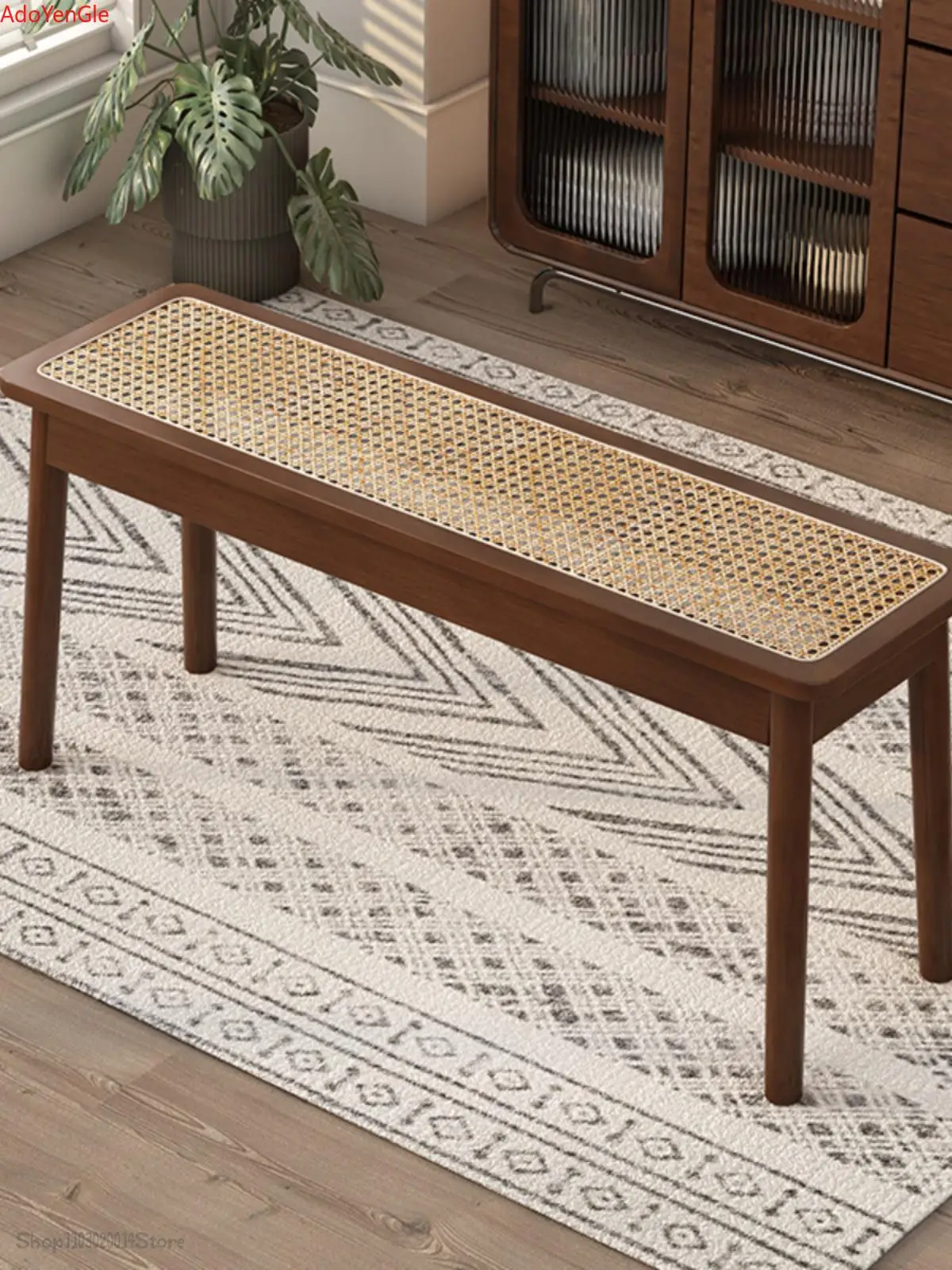 Длинный табурет из ротанга