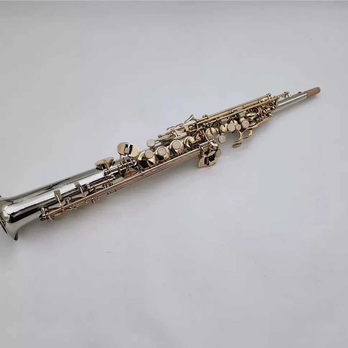 

9030 Soprano BB Tone Saxophone Nickel Plated Gold Key One to One Engraved Pattern Professional Saxophone Jazz Instrument