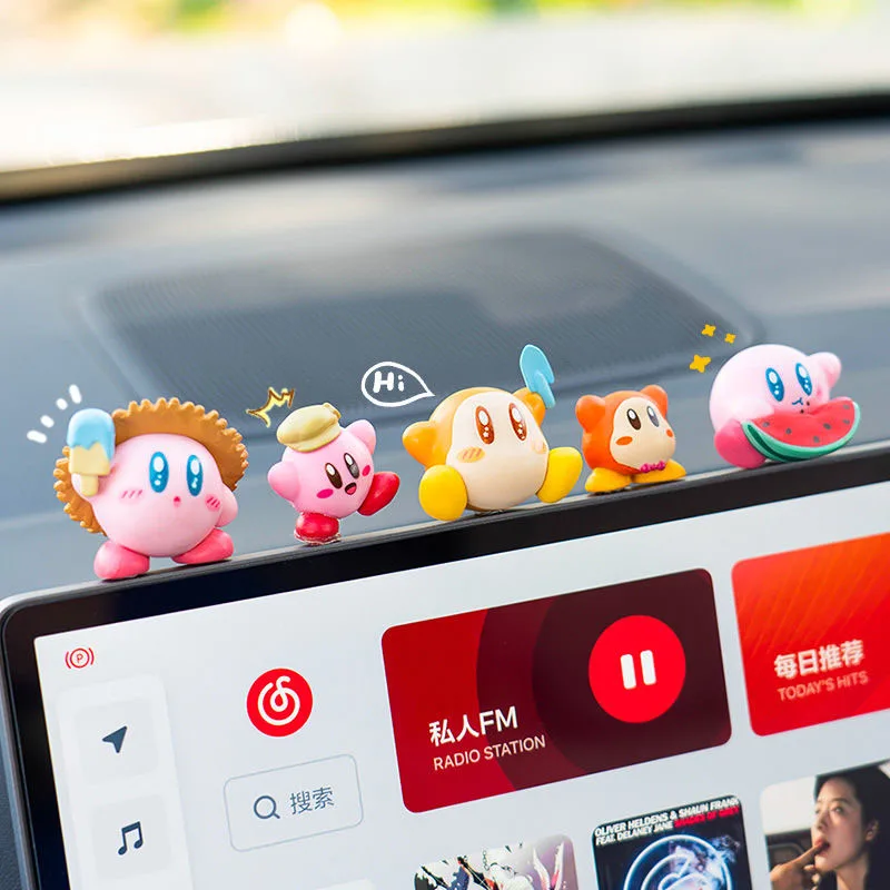 

Новые милые Мультяшные Куклы Kawaii Kirby Plushie, декоративные Автомобильные украшения с центральным контролем, аниме плюшевые игрушки для девочек, подарок на день рождения