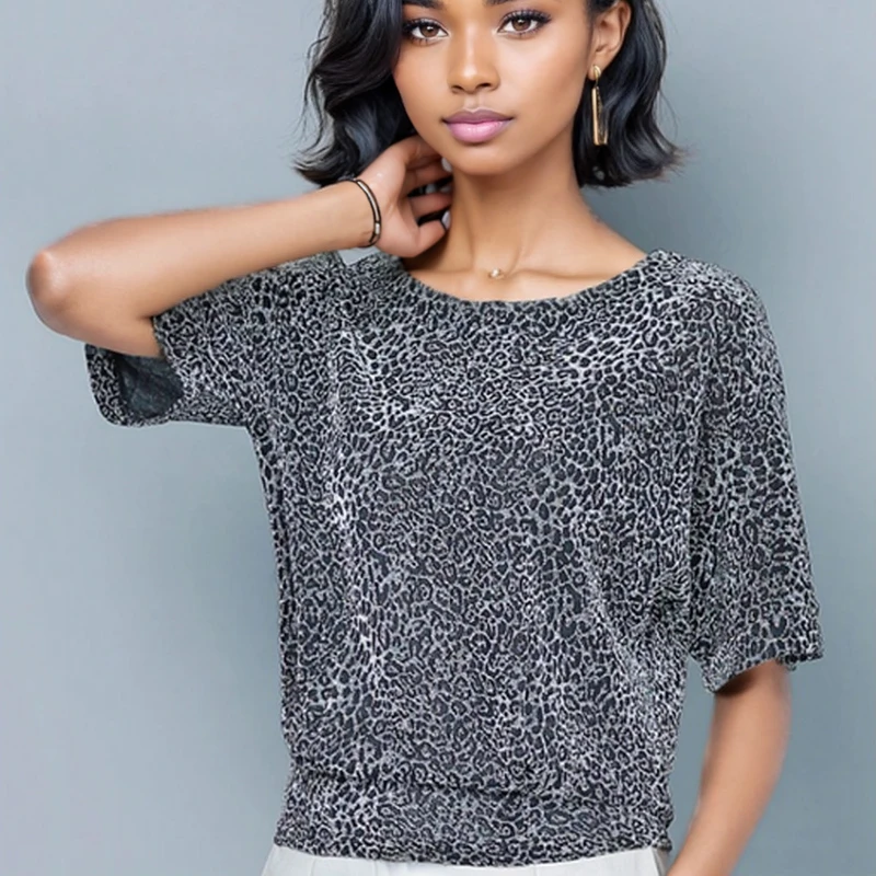 Женская летняя блузка с короткими рукавами и блестками