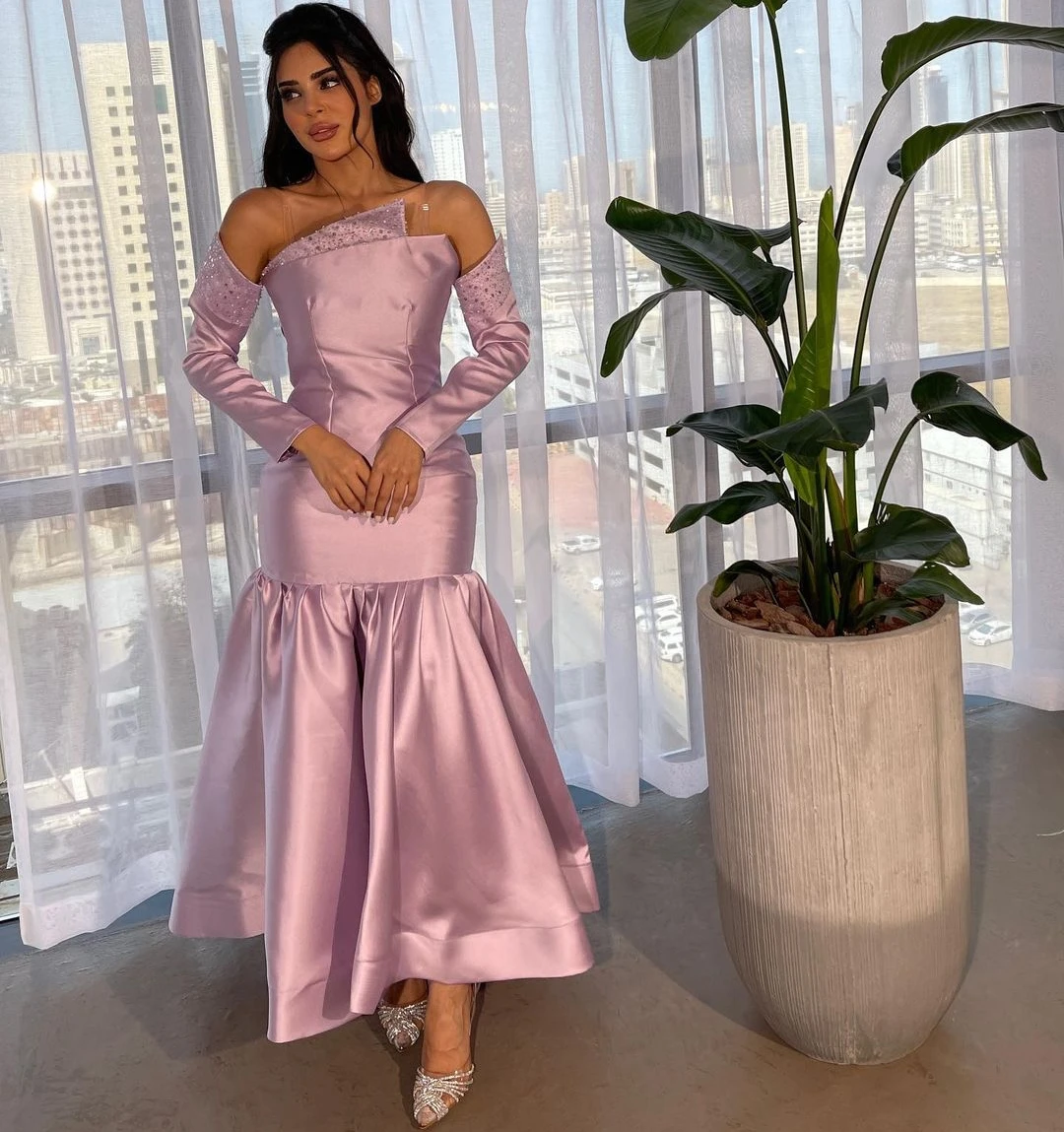 

Платье с блестками в несколько рядов, без бретелек, с длинным рукавом