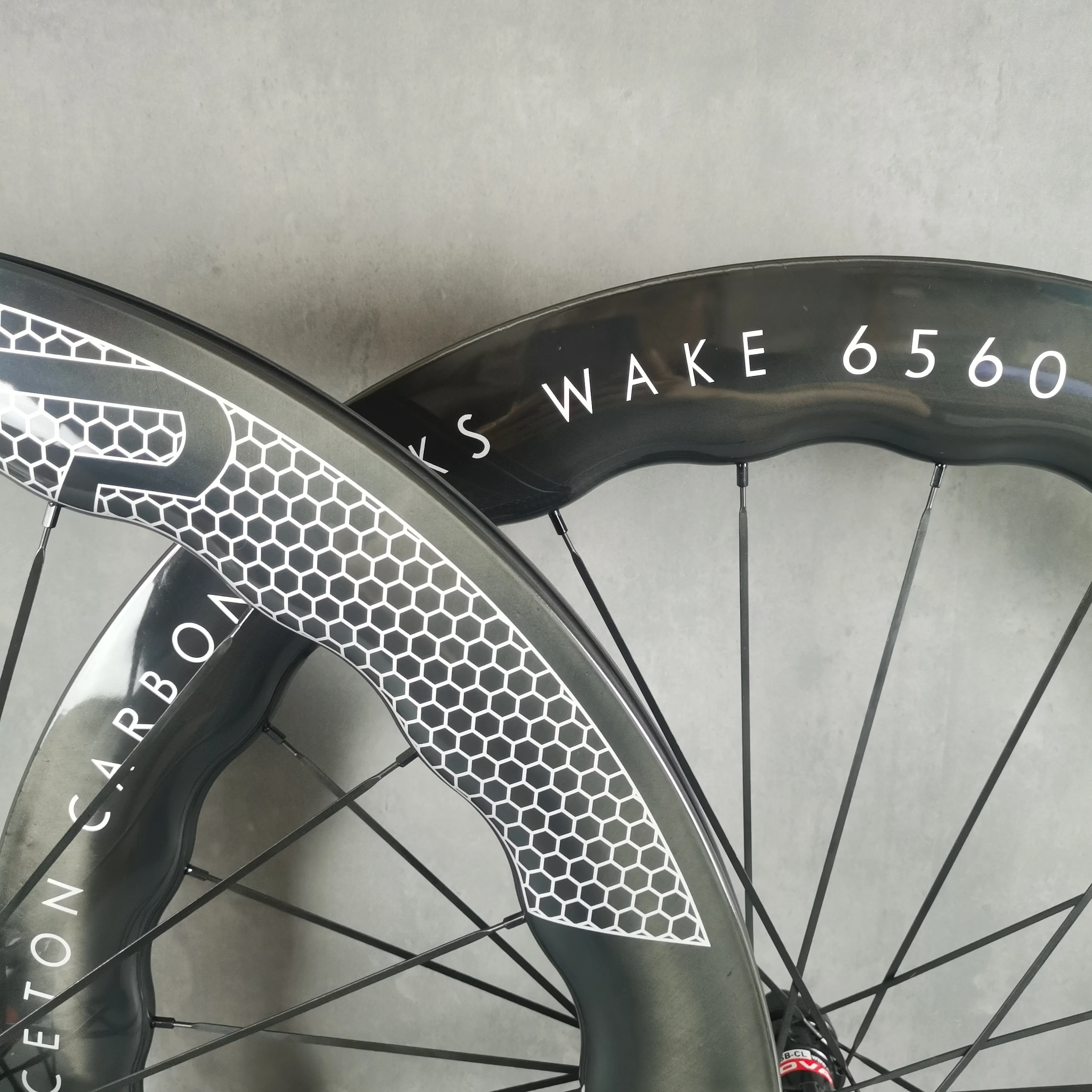 Дисковый тормоз клинчер бескамерный трубчатые колеса 700C UD глянцевый золотой