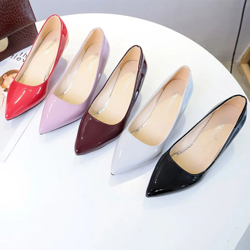 

Big Size Woman Dress Shoes Patent Leather Pumps Pointed Toe Boat Shoes Black Heels Shallow White Medium Heel Wedding Shoes N7700