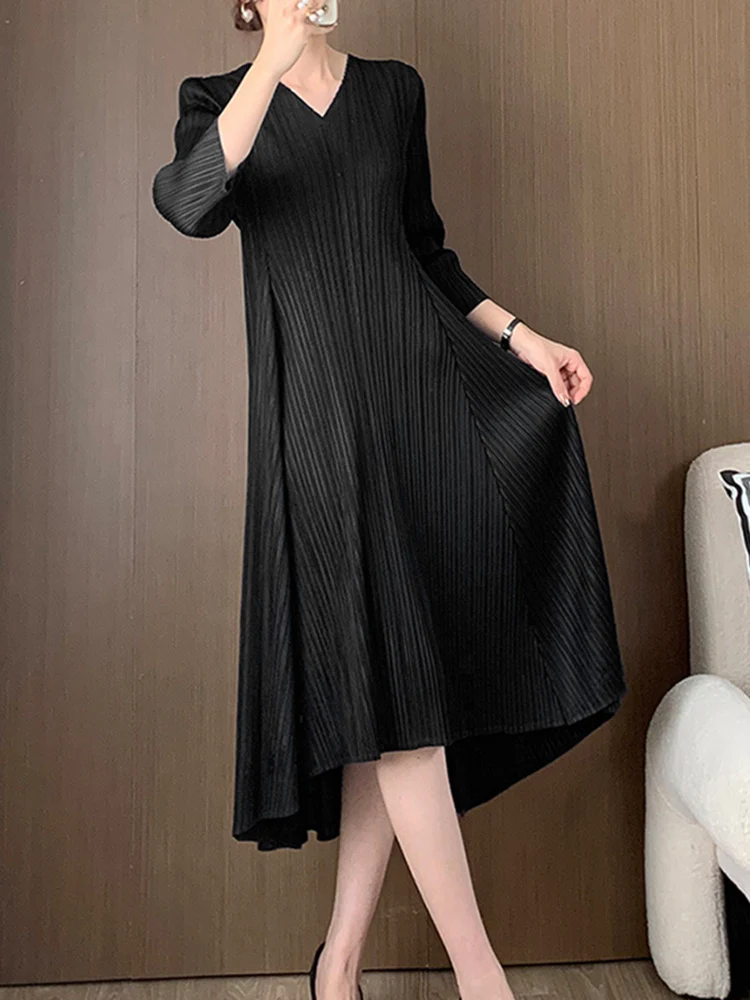 Платье-трапеция женское Плиссированное средней длины с V-образным вырезом