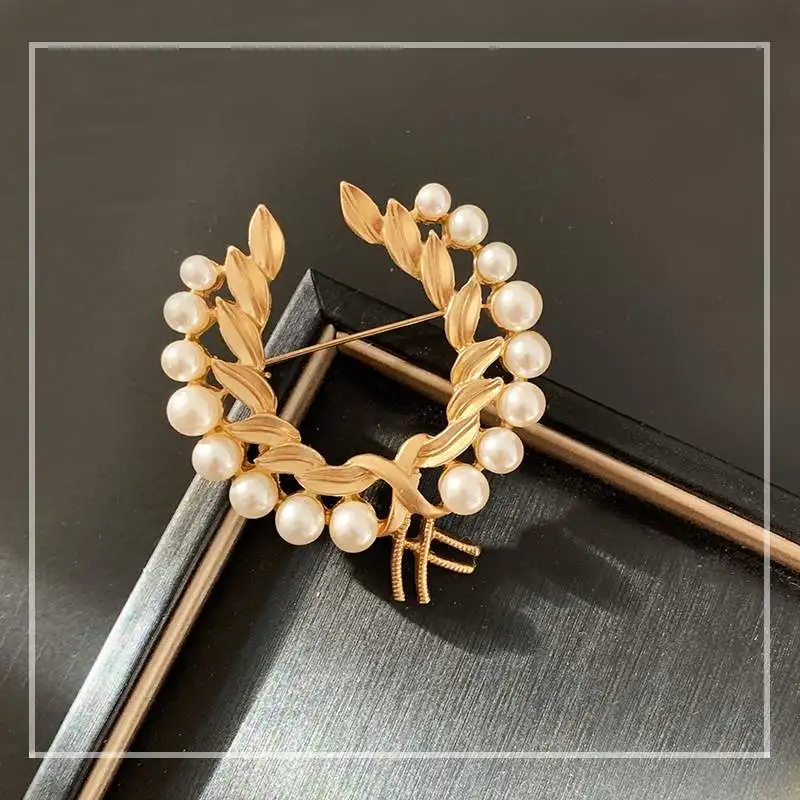 

2022 New Amast Gold Pearl Brooch Women's Retro Wild Baroque Accessories