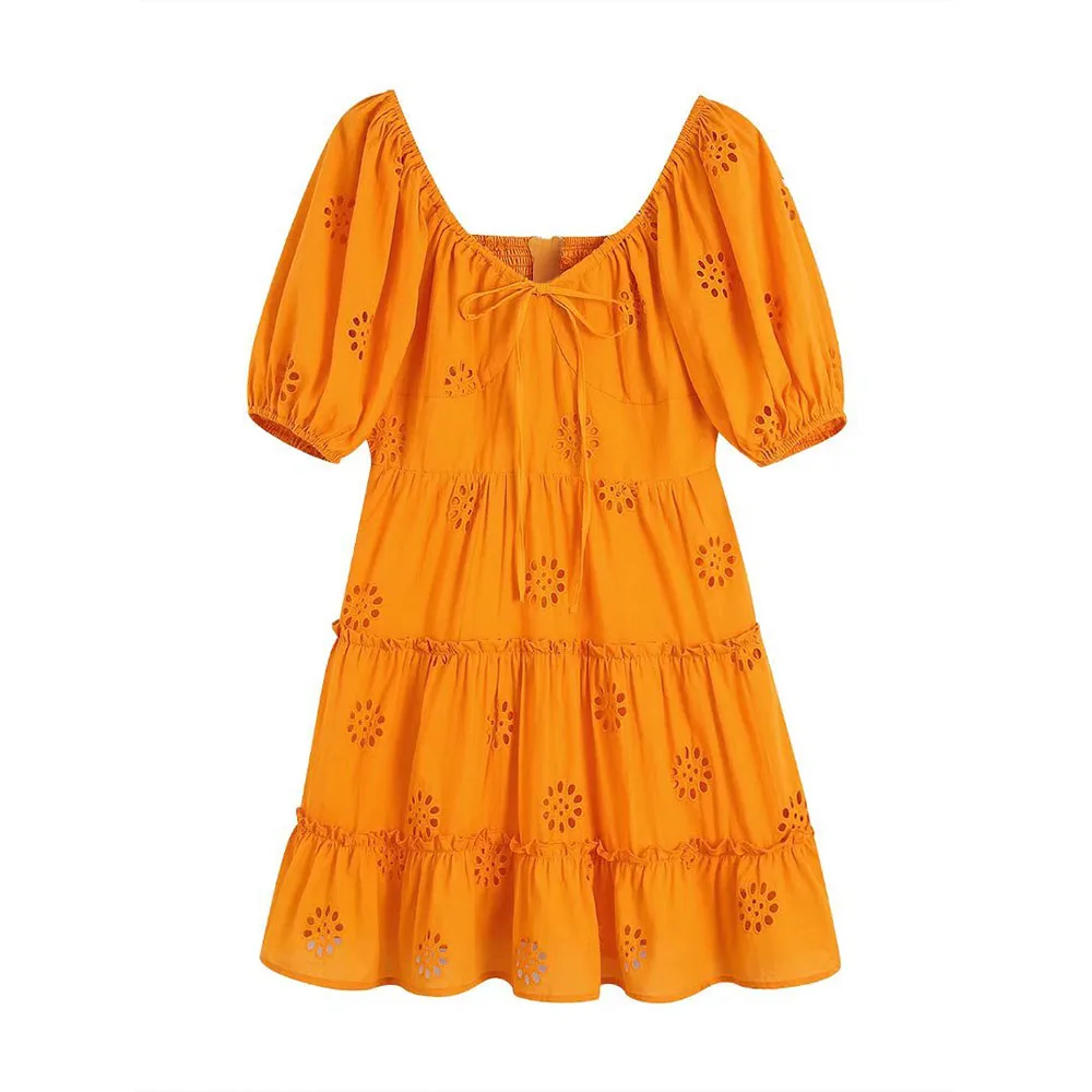 

2022 women's summer new hollow embroidered dress fashion French waist puff sleeves temperament pleated age-reducing skirt