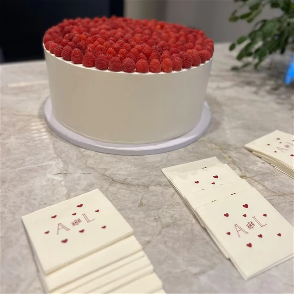 Свадебные коктейльные салфетки с плавающими сердцами льняные под текстуру