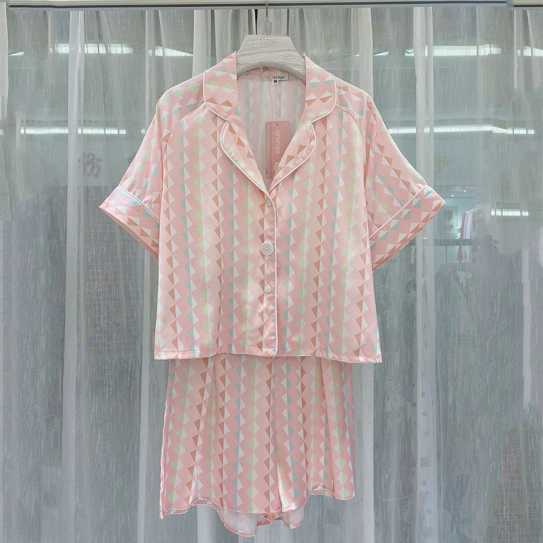 Летняя женская классическая шелковая розовая ночная сорочка с отворотами и