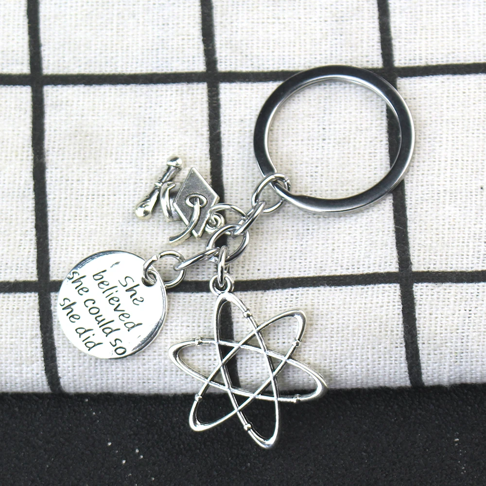 1 шт. брелок для ключей в виде кепки и молекулы химикатов