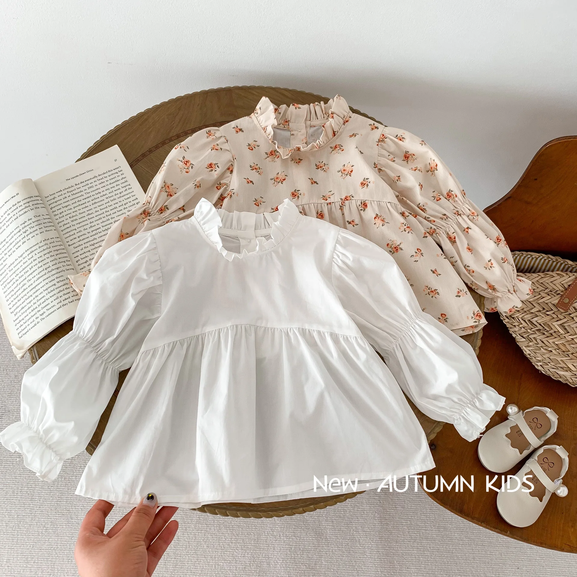 

Рубашка для девочек с цветочным принтом и куклой, осенняя рубашка с рукавами-фонариками для девочек, детская Однотонная рубашка с цветочным принтом