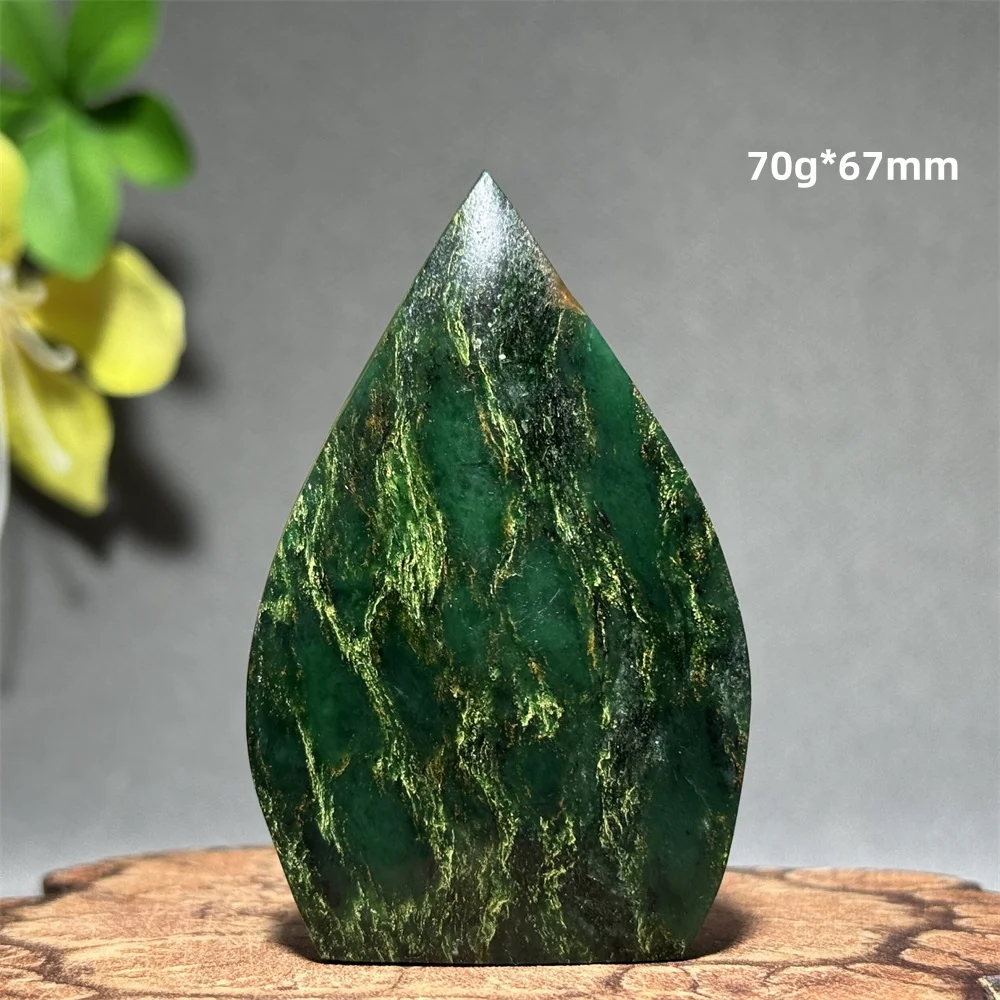 

Изумрудный фонарь из драгоценного камня