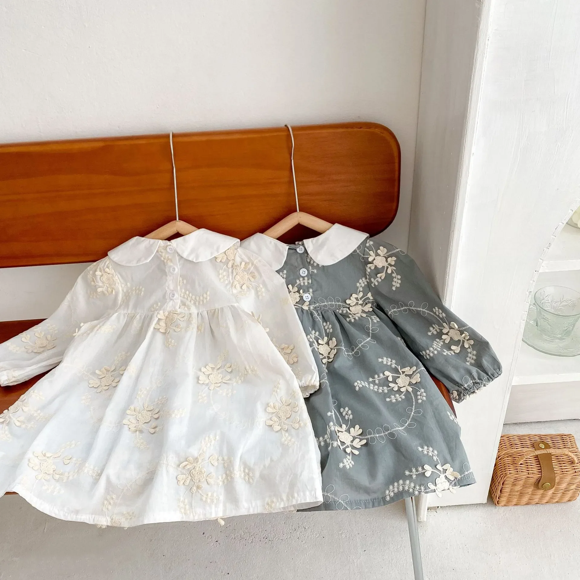 

1475B 2023 Spring Baby Girl Clothes Sister Clothes Long Sleeve Doll Collar Bodysuit Flower Embroidered Dress Sweet Girl Clothes