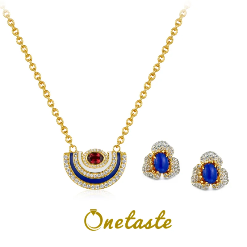 Женский ювелирный комплект из колье и серёг серебра 925 пробы