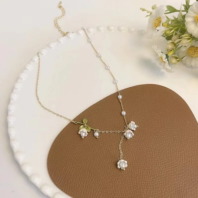 

Fashion Flower Pendant Clavicle Necklace For Women Girls Aesthetic Pearl Choker Golden Chain Necklace Female Charm Jewelry Gift