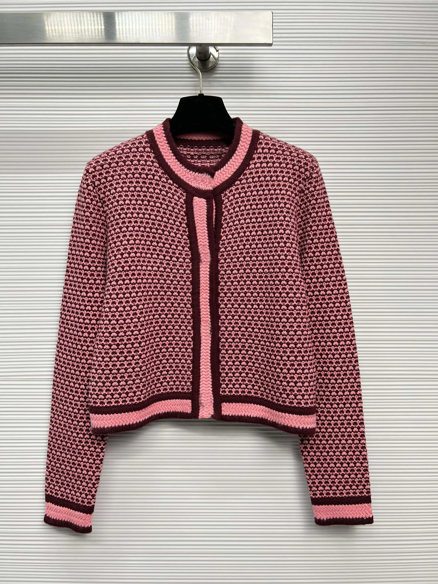 

Crochet cashmere coat with contrasting edges, vintage chic and advanced7.7