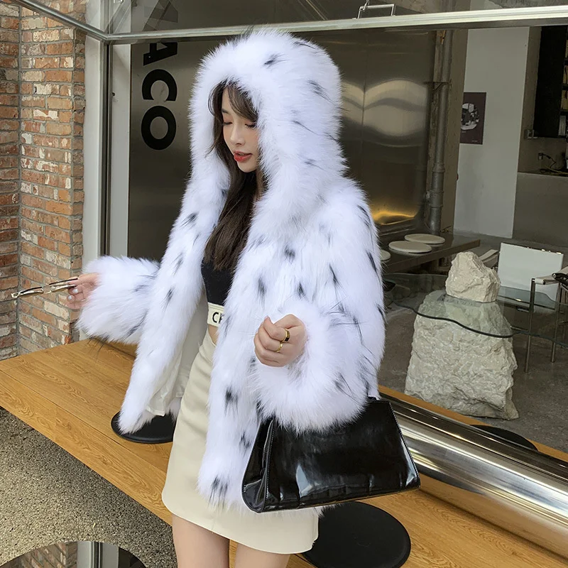 

Женская куртка средней и длины из лисьего меха, модное мягкое черно-белое контрастное пальто с капюшоном и украшением из натурального меха