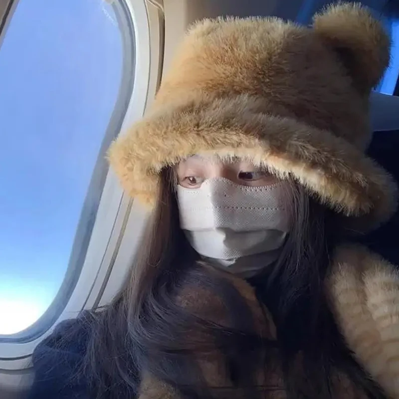 Женская рыбацкая шапка с медвежьими ушками плюшевая теплая тигровым принтом в