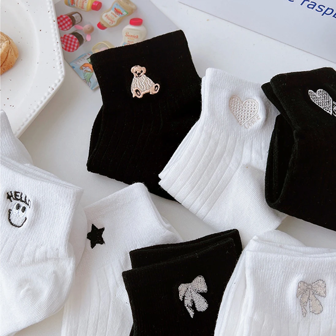 

CHAOZHU 5 Pairs Black White Lolita Students Girls Fashion Cute Moon Star Heart Bow Knot Embroidery Ribbed Cotton Socks Set