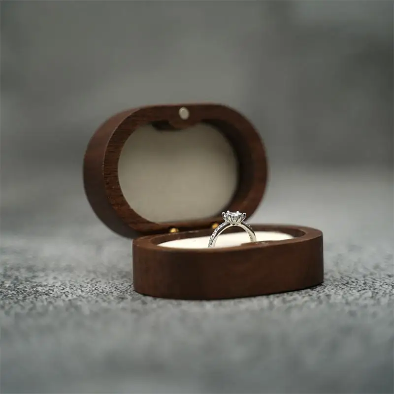 

Маленькая коробка для колец в стиле ретро, деревянная шкатулка для ювелирных изделий, ожерелье, кольцо, гвоздик, портативный чехол для хране...