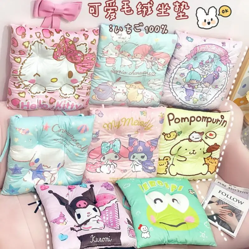 

Sanrios Kawaii Kuromi аниме милая кукла Hellokitty Мультфильм Креативный теплый толстый плюшевый диван подушка игрушки для девочек Подарки