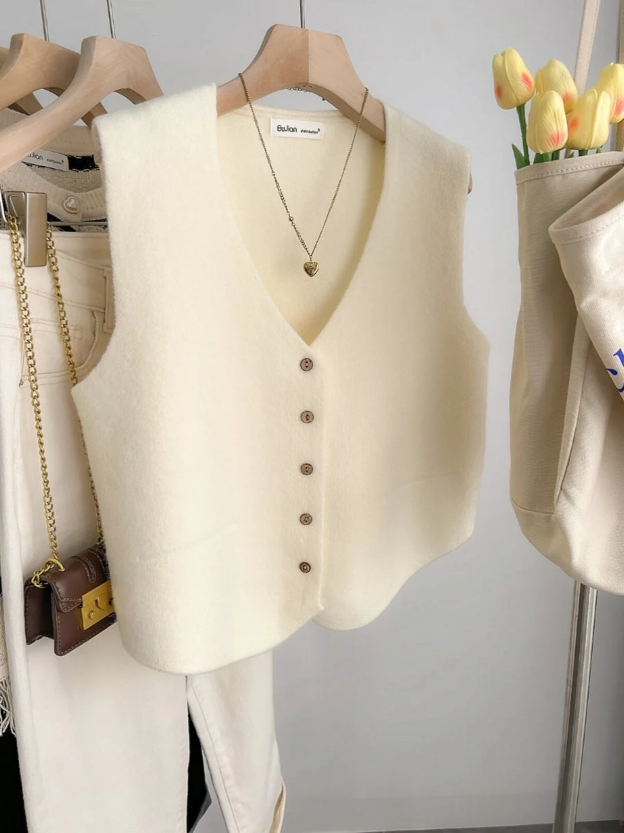 Жилет женский вязаный с V-образным вырезом уличный короткий мягкий безрукавка в